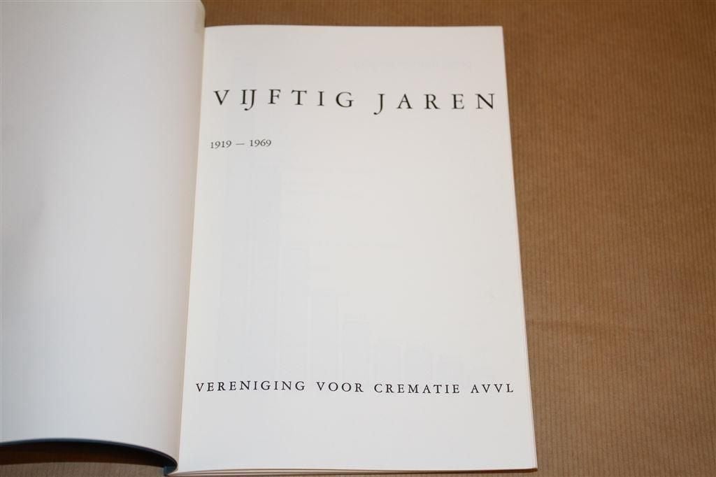 50 Vereniging voor crematie AVVL, 1919-1969., Ophalen of Verzenden, Gelezen