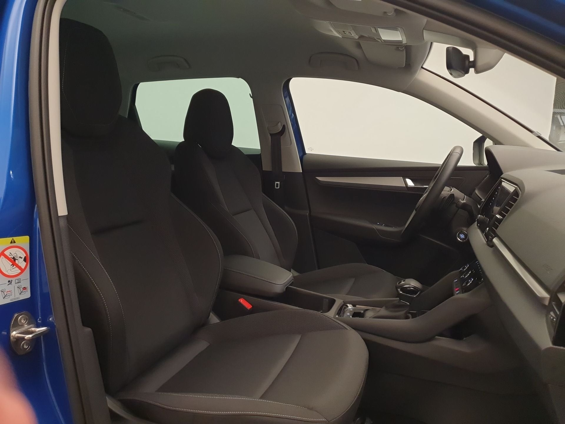 Skoda Karoq 1.5 TSI 150pk DSG/AUT Business Edition Winterpak, Auto's, Stof, Zwart, 4 cilinders, Blauw