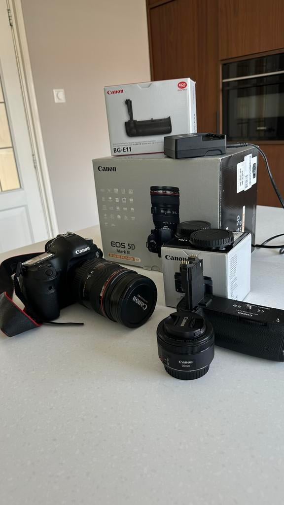 Canon EOS 5D Mark III + 2 lenzen, battery grip & accessoires, Gebruikt, Spiegelreflex, Canon, Ophalen of Verzenden