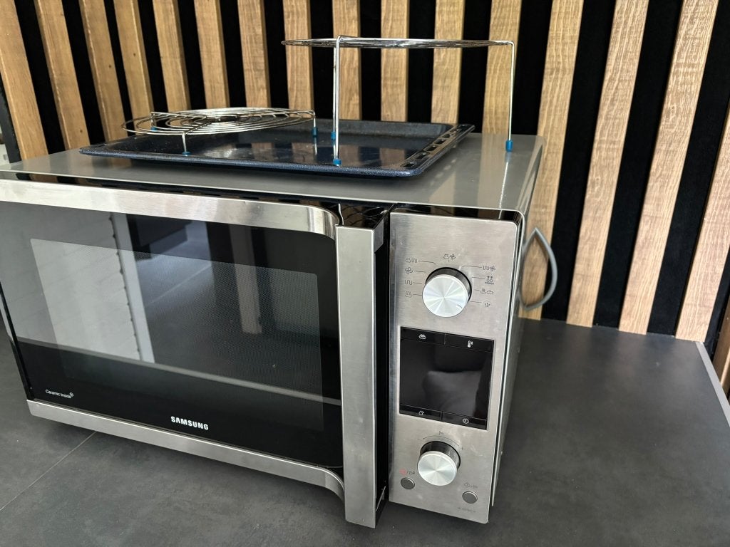 Samsung MC455TBRCSR combimagnetron oven 45 liter XL, Ophalen, Combimagnetron, Gebruikt, Draaiplateau