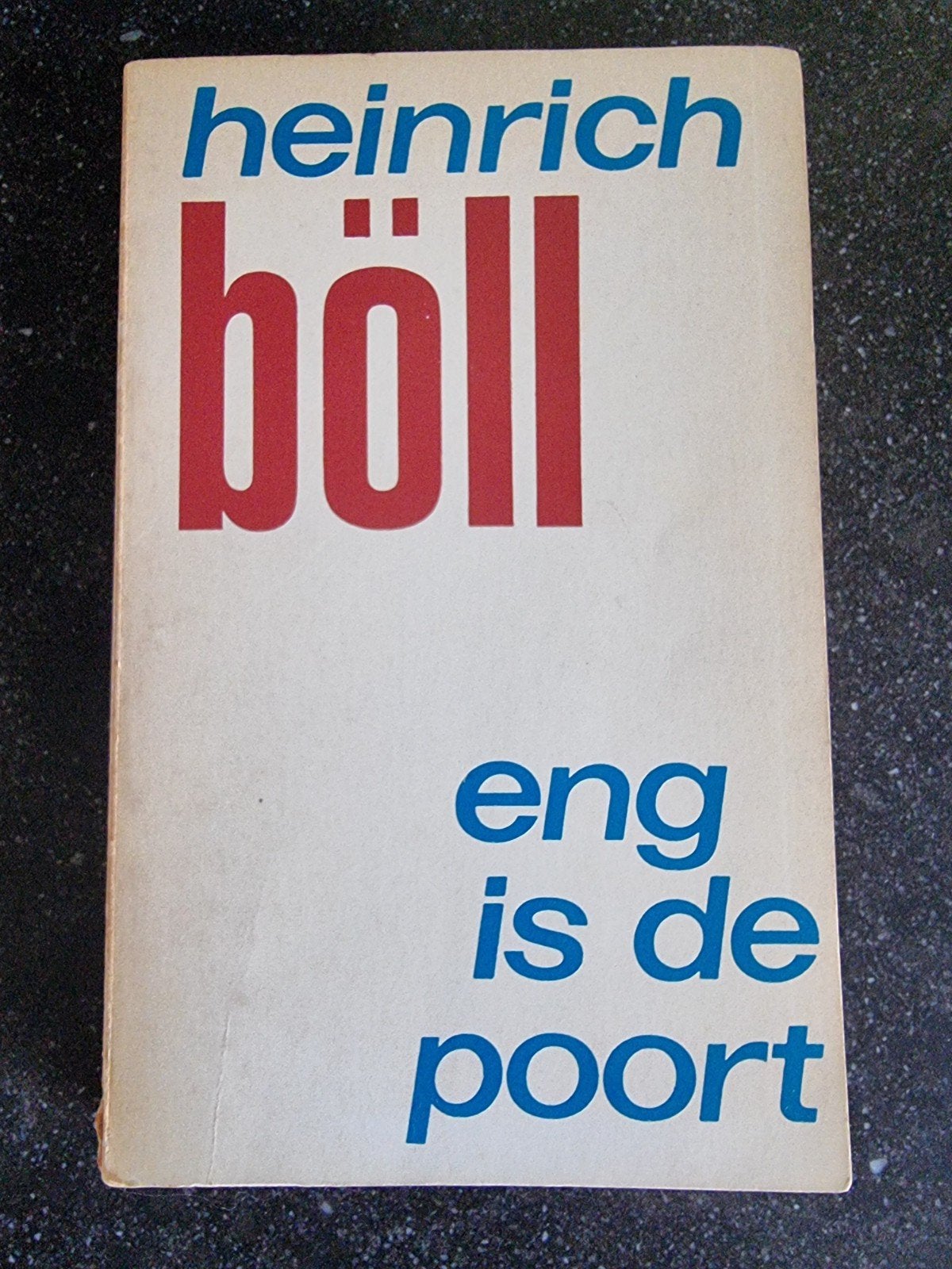 Eng is de poort - Heinrich Böll (1960), Boeken, Verzenden, Gelezen, Heinrich Böll, Nederland