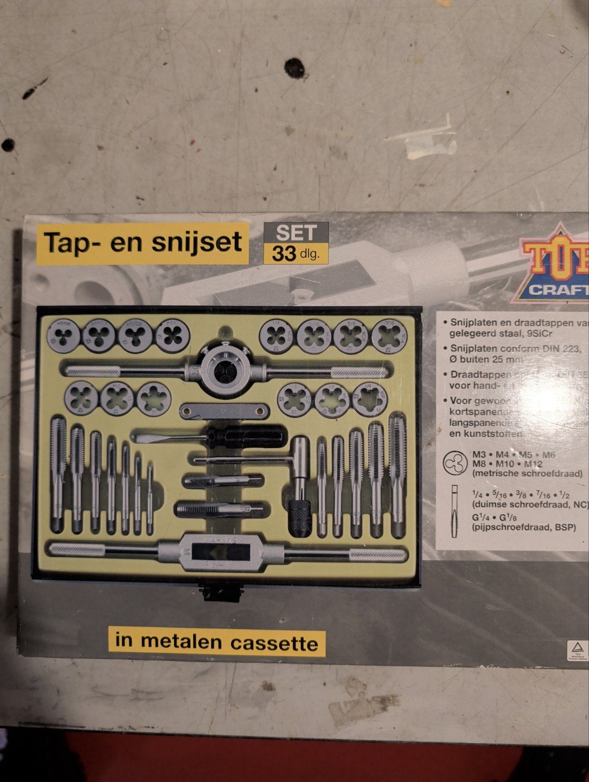 Nieuwe Tap- en Snijset 33-delig in metalen cassette, Ophalen of Verzenden