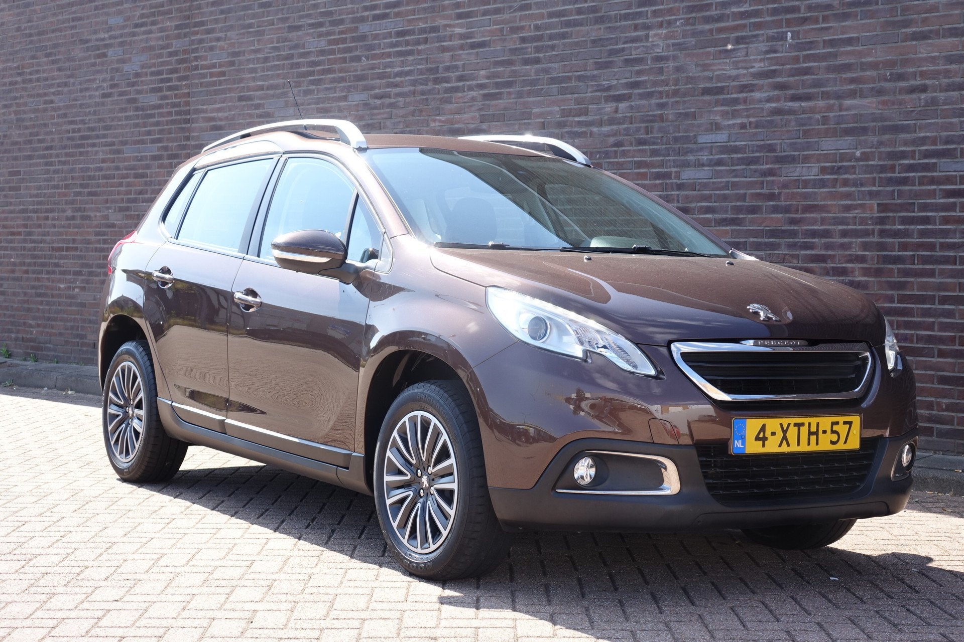 Peugeot 2008 1.2 PureTech Active, nieuwe distributieriem, ke, Auto's, Voorwielaandrijving, Euro 5, 1199 cc, Bruin