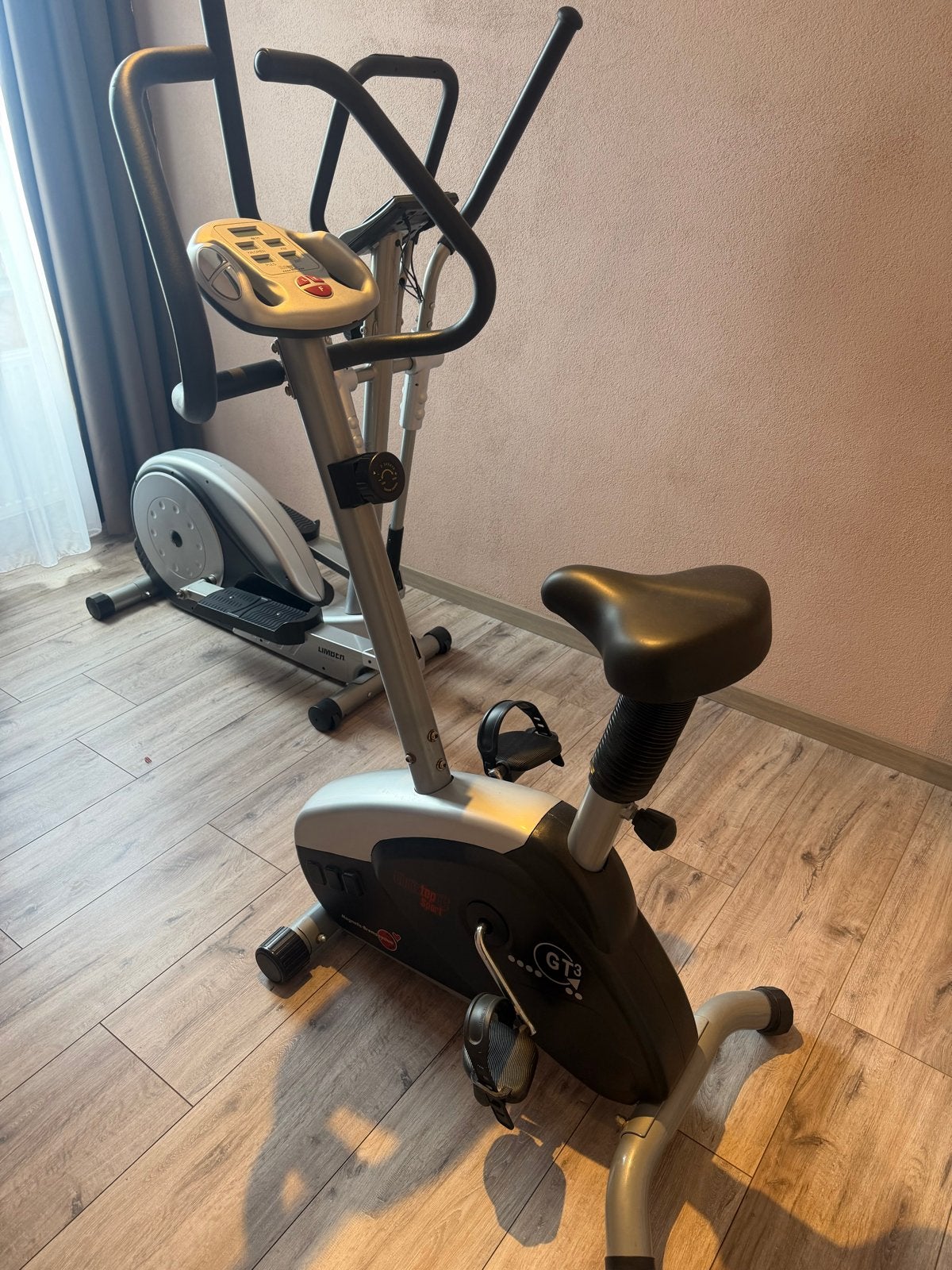 Hometrainer- Fitnessfiets, Ophalen, Gebruikt, Metaal, Benen