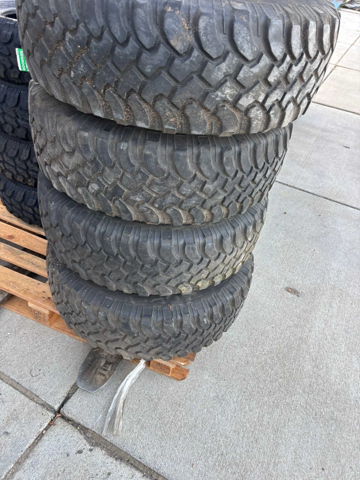 4 bf goodrigh 31x10.50x15 op velg, Ophalen, Zo goed als nieuw