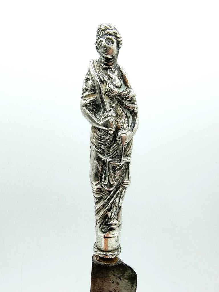 Mes met zilveren heft uit de 17e eeuw! Vrouwe Justitia., Verzenden, Zilver