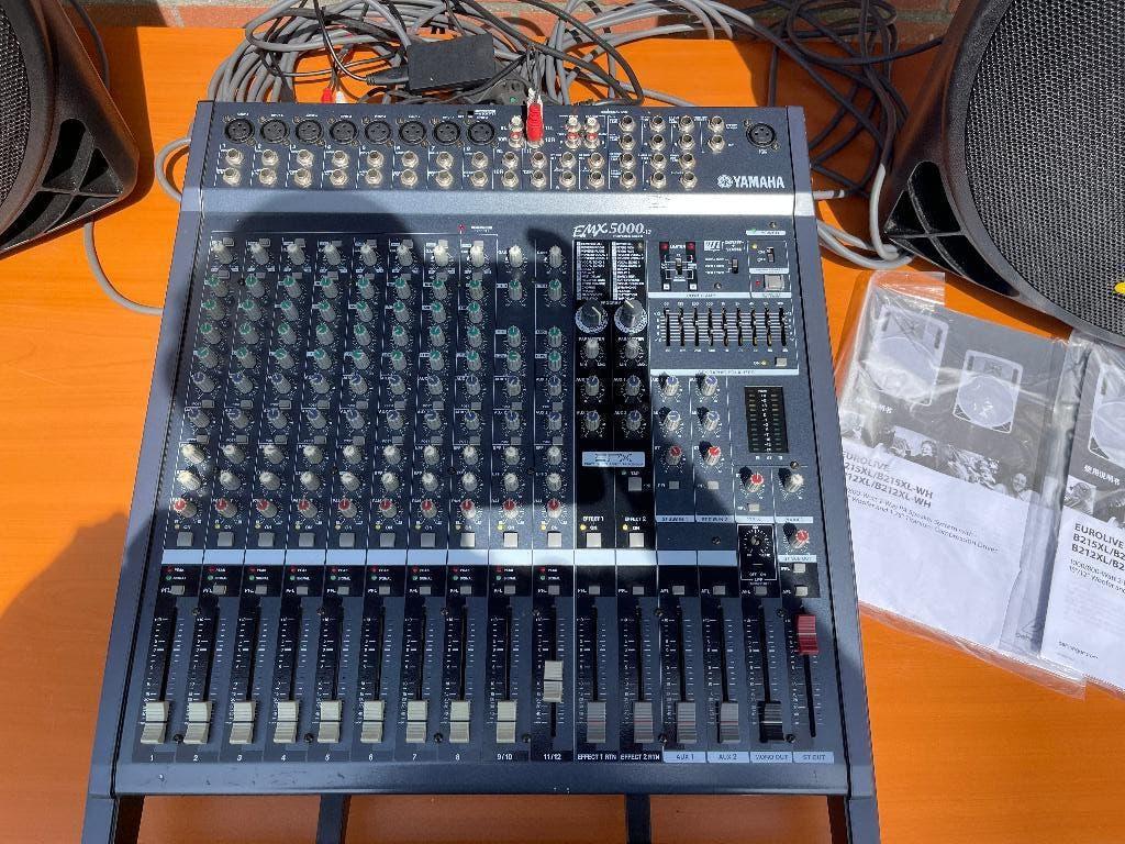 yamaha EMX 5000 powered mixer incl speaker set, Ophalen, Gebruikt, 10 tot 20 kanalen, Microfooningang