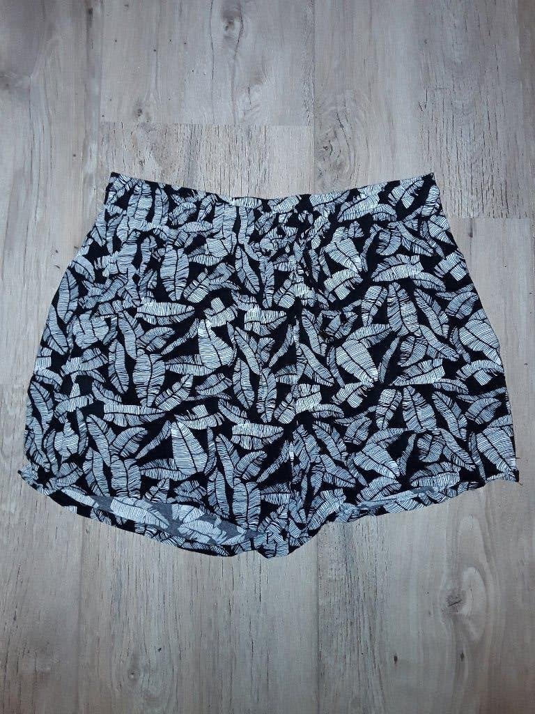 MS Mode Zwart/Witte Korte Broek Met Bladprint Maat 48, Kort, Zwart, Maat 46/48 (XL) of groter, Ophalen of Verzenden