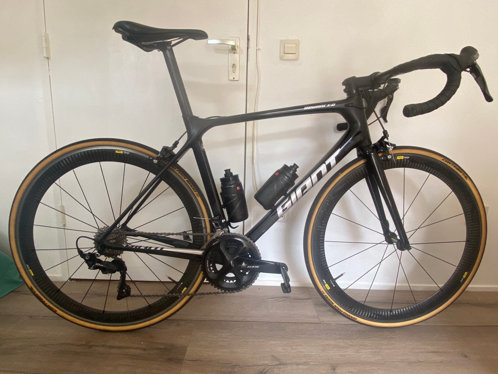 Mavic Cosmic Carbon Wielset Velgrem (clincher), Carbon, Velgrem, Meer dan 20 versnellingen, Ophalen