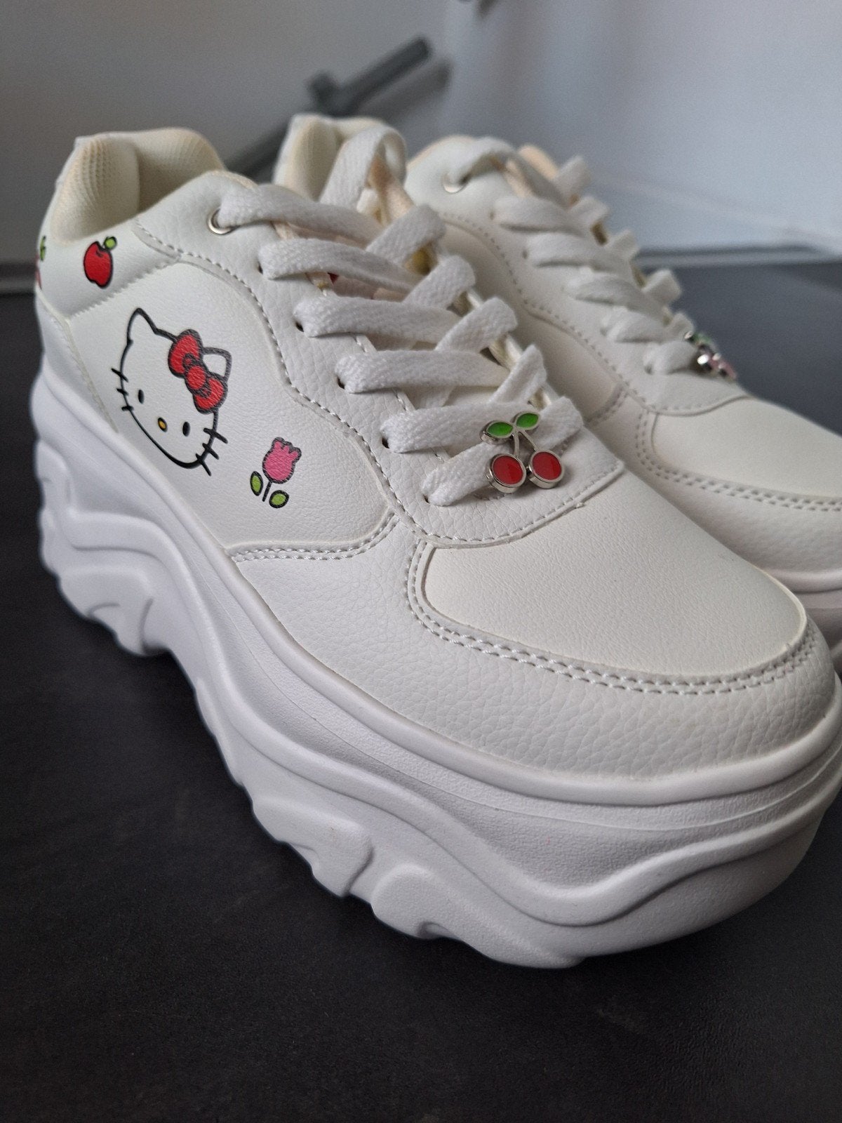 Hello Kitty Sneakers Maat 37 - Nieuw met dikke zool, Wit, Nieuw, Ophalen of Verzenden, Sneakers of Gympen
