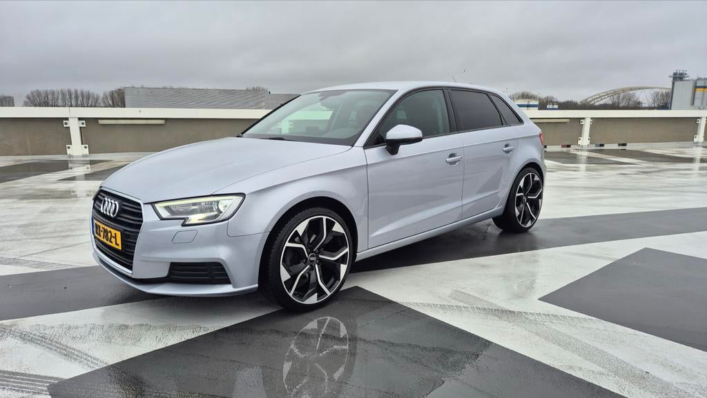Audi A3 Sportback 2018, Auto's, Audi, Voorwielaandrijving, Zwart, 620 kg, Origineel Nederlands