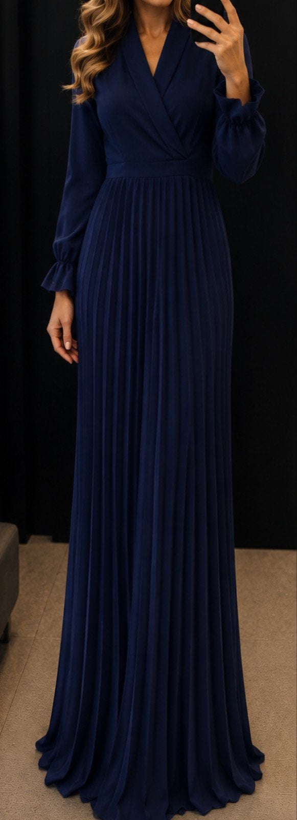 Elegante geplooide maxi-jurk in marineblauw, Kleding | Dames, Maat 38/40 (M), Blauw, Ophalen of Verzenden, Onder de knie