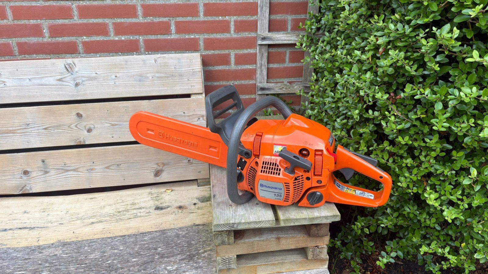Nette, wendbare Husqvarna 135 kettingzaag, Ophalen of Verzenden, Zo goed als nieuw
