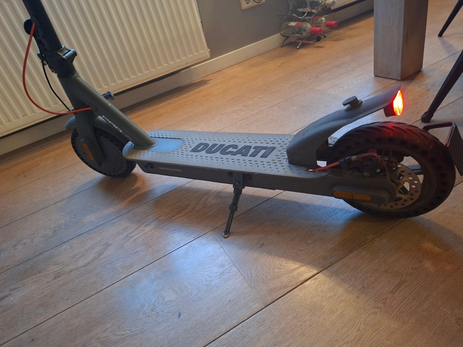 Ducati Pro-I Evo elektrische step - Zo goed als nieuw, Fietsen en Brommers, Ophalen, Zo goed als nieuw, Elektrische step (E-scooter)