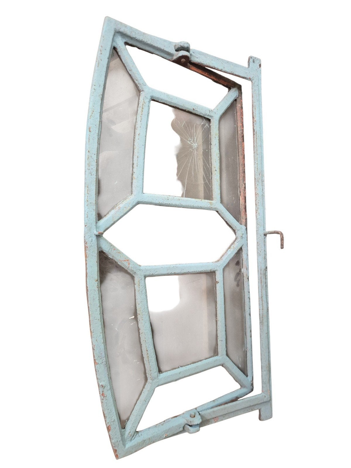 Oud staalramen met gebroken glas, Ophalen