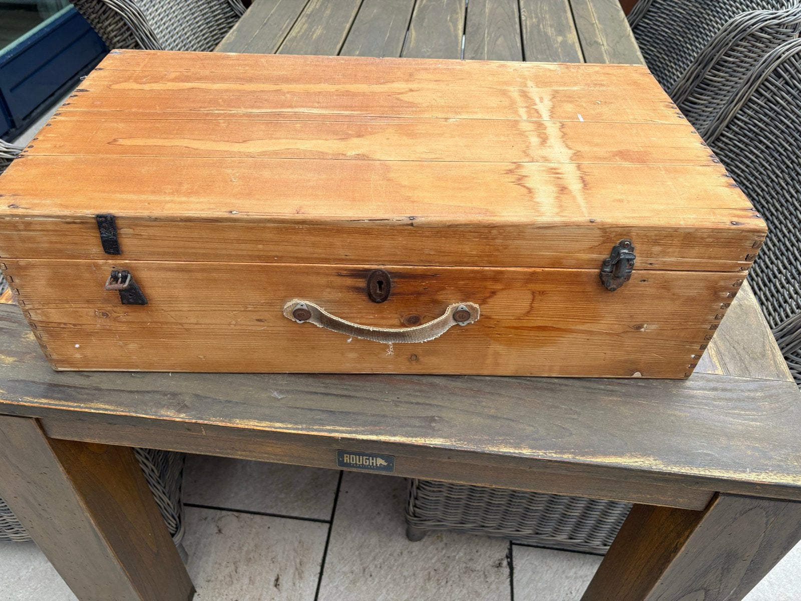 Vintage houten opbergkist met handvat en sluitingen, Ophalen