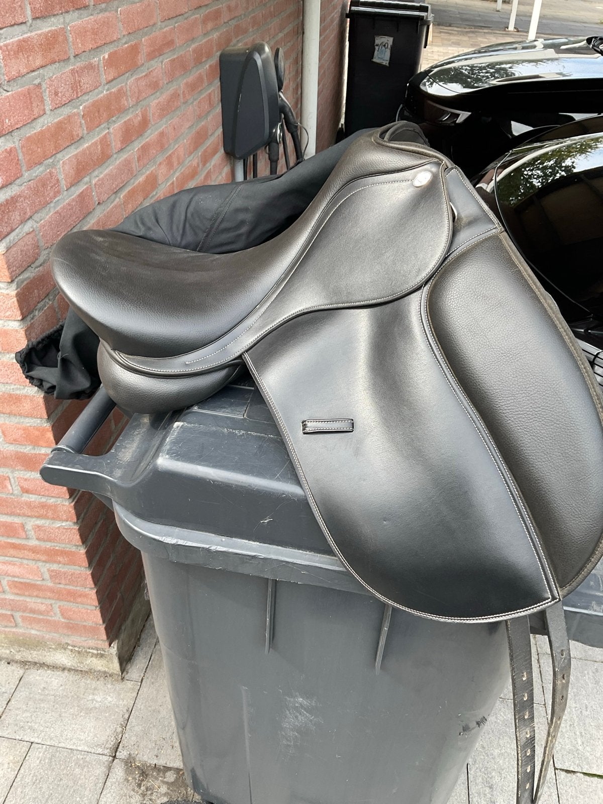 Dressuurzadel, Ophalen