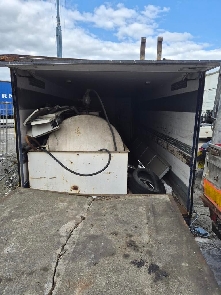 Gebruikte Berko compressor met Dieseltank in Trailer, Ophalen, Gebruikt, Minder dan 200 liter/min, 10 bar of meer