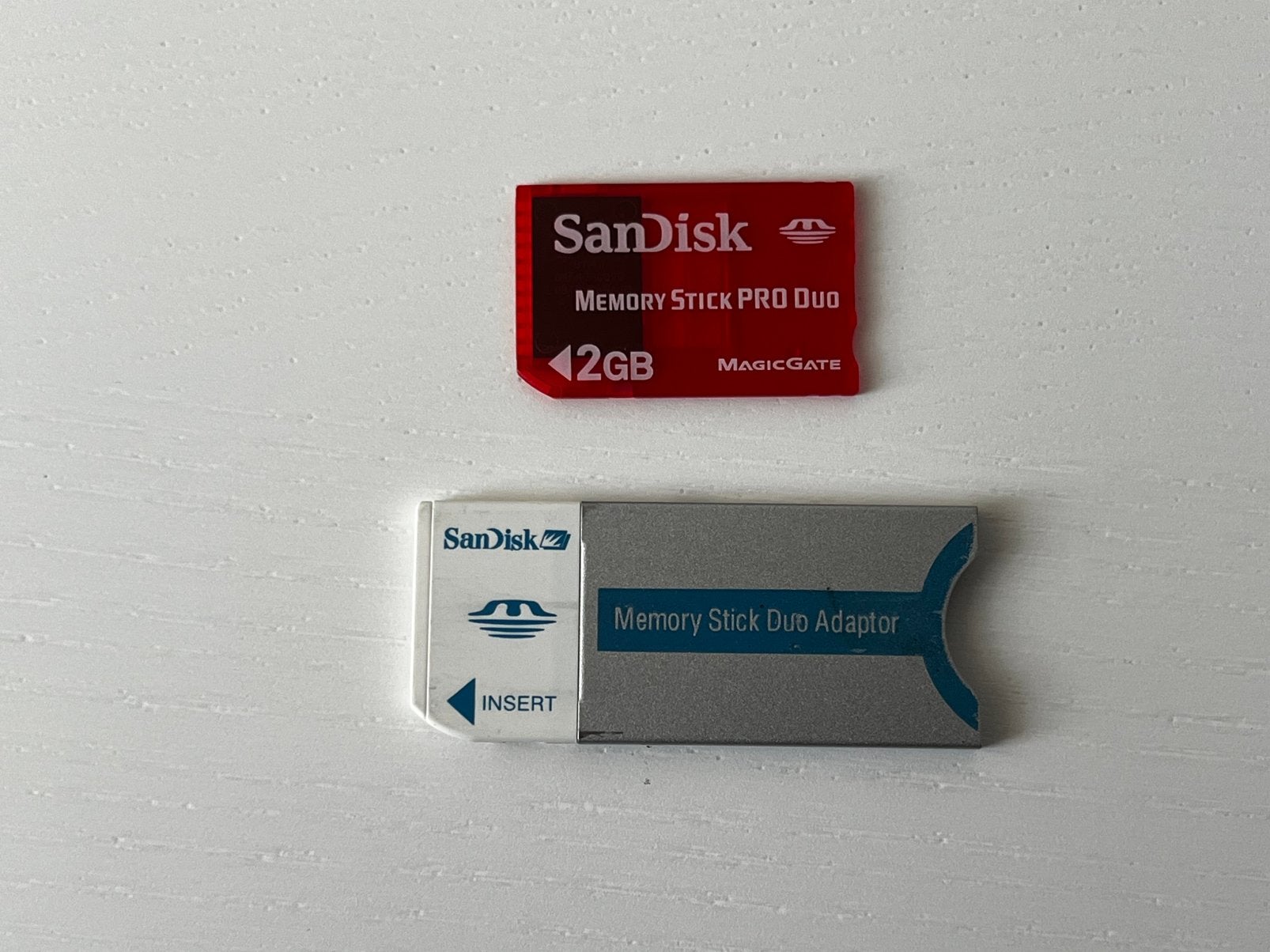 Memory Stick 2Gb met adapter, Ophalen of Verzenden, Zo goed als nieuw