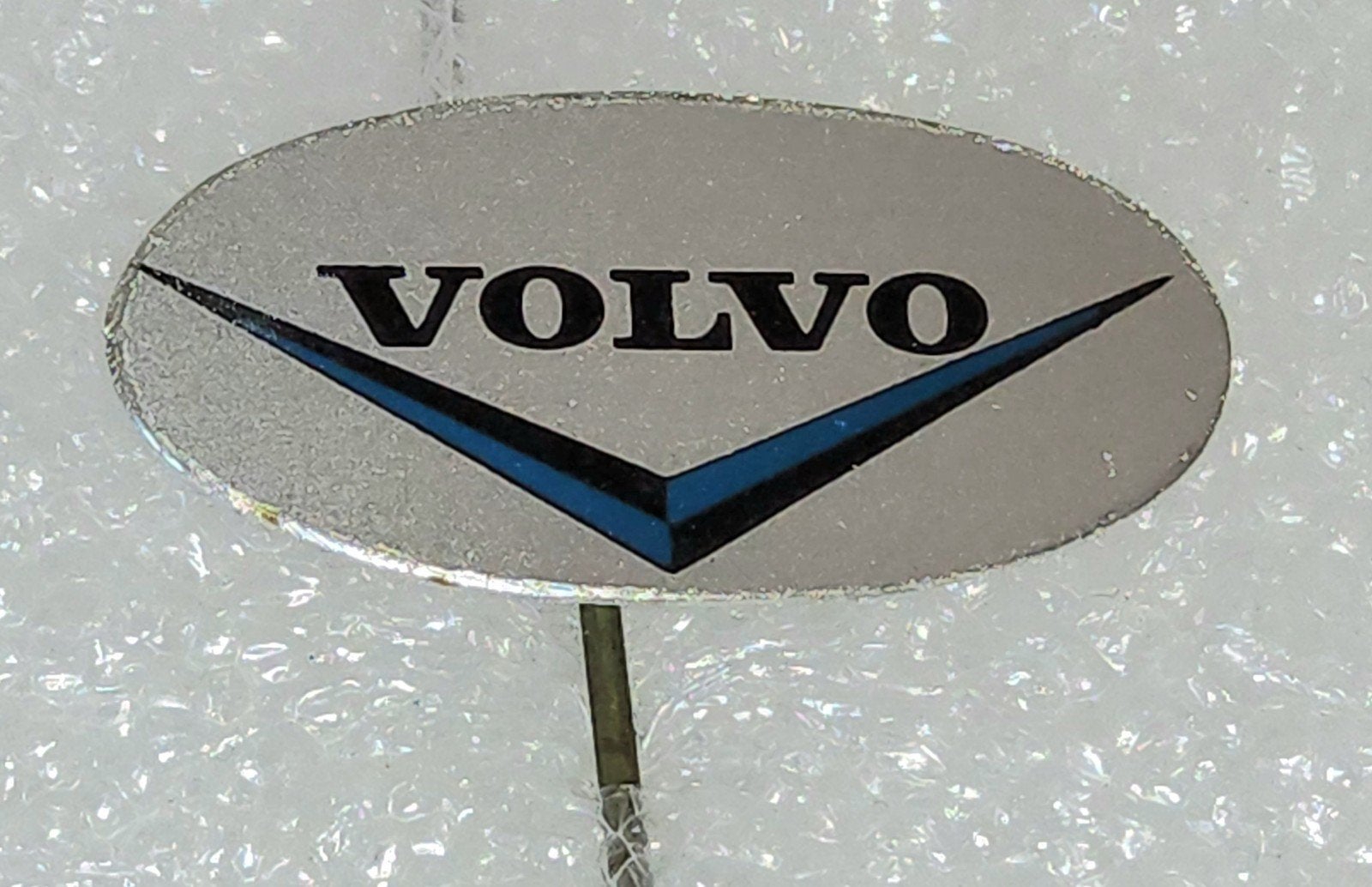 Vintage Volvo Speldje - Klassiek Auto Logo, Ophalen of Verzenden, Gebruikt, Overige onderwerpen, Speldje of Pin