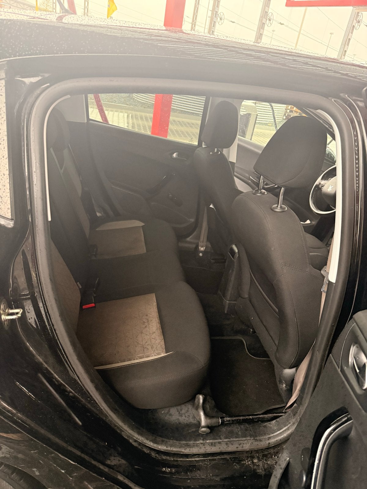 Peugeot 208 1.2 VTI 60KW/82PK 5-D 2013 Zwart, Auto's, Voorwielaandrijving, 31 €/maand, 1199 cc, Zwart