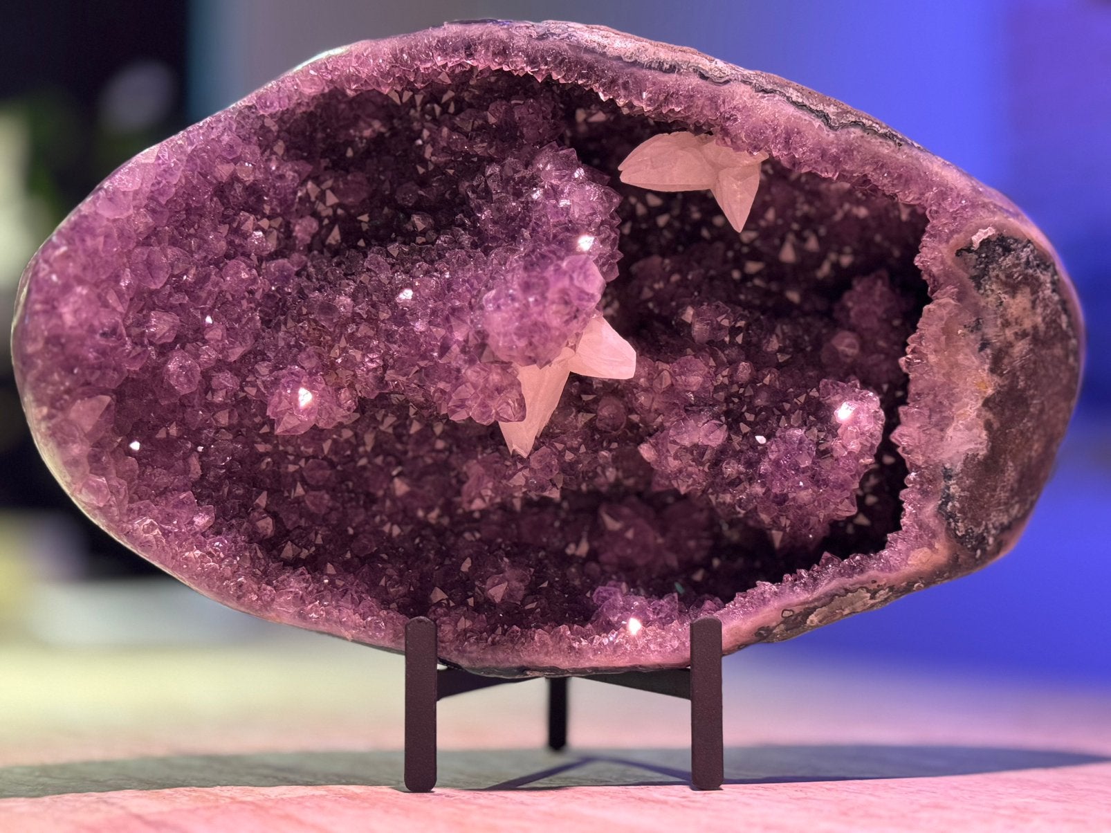 Prachtige amethist geode - cluster uit Brazilië 4,5KG, Verzamelen, Mineralen en Fossielen, Ophalen, Mineraal
