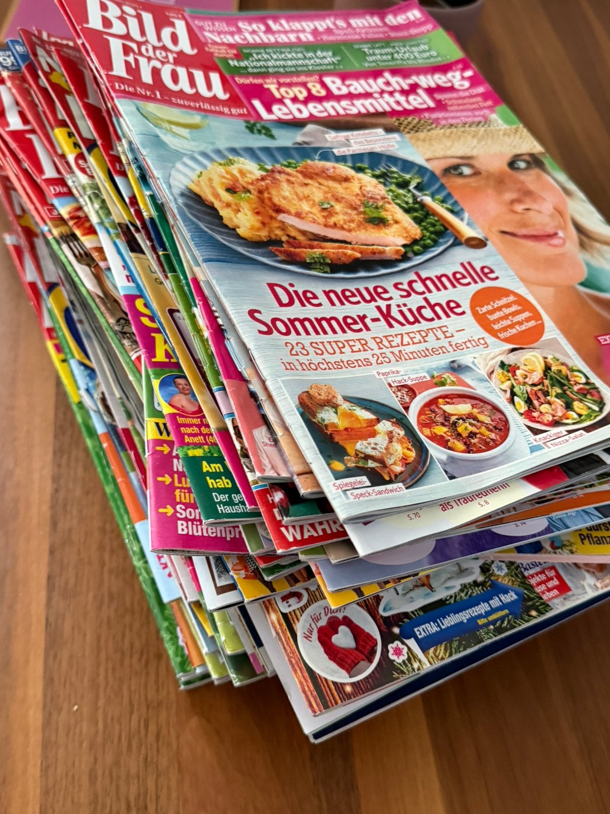 Ca 70 duitse dames tijdschriften oa Bild der Frau  2025, Ophalen, Zo goed als nieuw, Damesbladen