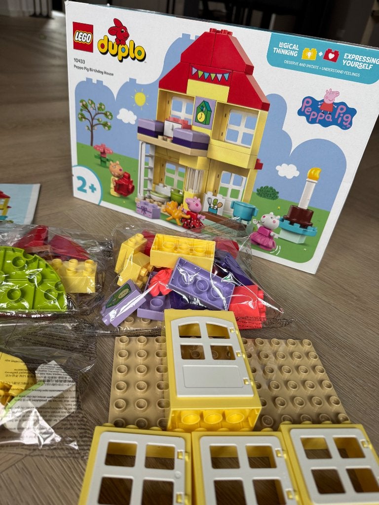 Lego Duplo Peppa pig verjaardagshuis 10433, Overige thema's, Ophalen of Verzenden, Zo goed als nieuw, Duplo