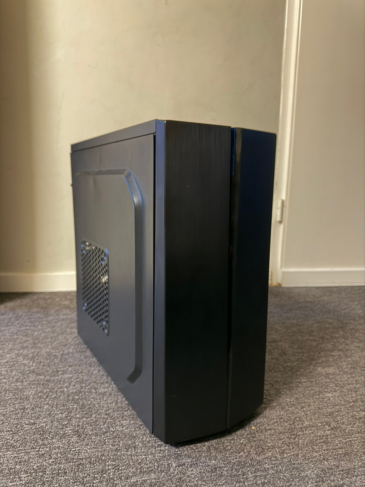 Inter-Tech B-48 computer Midi-Toren Zwart Behuizing., Computers en Software, Ophalen of Verzenden, Zo goed als nieuw
