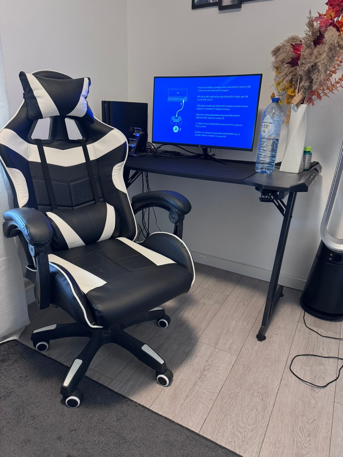 Gaming bureau, stoel, gaming monitor, PS4 Pro 1T, Ophalen, Zo goed als nieuw, Met 1 controller, Pro