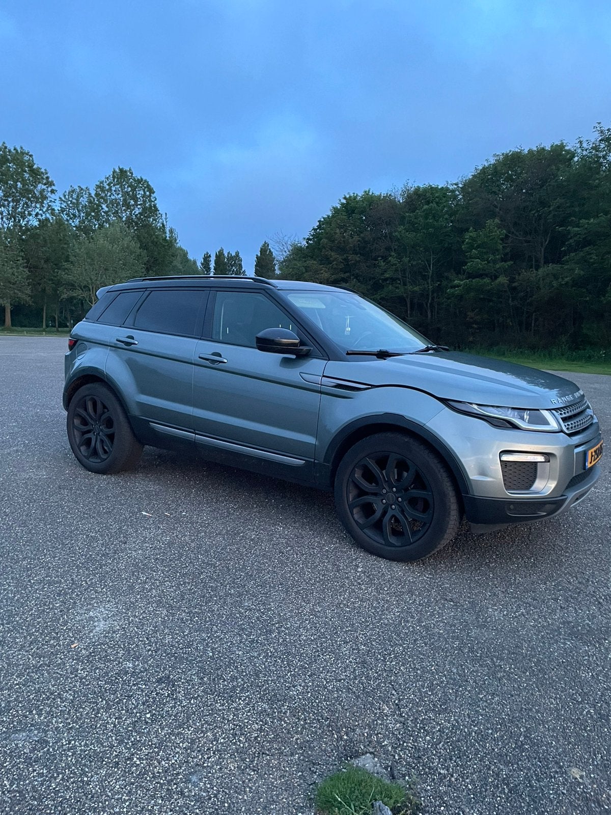 Land Rover Range Rover Evoque 2.0 TD4 4WD AUT 2016 Grijs, Auto's, Automaat, 4 cilinders, 2000 kg, Leder