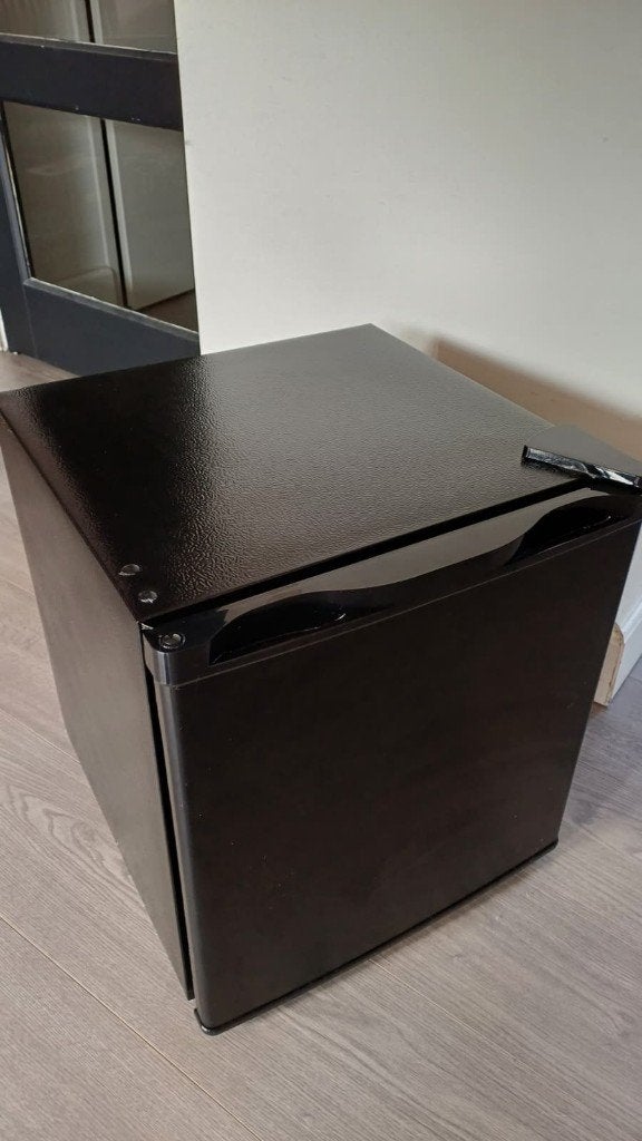 FOHERE Mini Fridge 46L Black, Ophalen, Zonder vriesvak, Minder dan 85 cm, 45 tot 60 cm