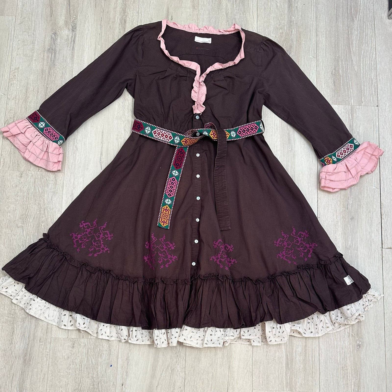 Odd Molly Jurk Bruin met Roze Details en Borduurwerk, Kleding | Dames, Maat 38/40 (M), Bruin, Ophalen of Verzenden, Knielengte