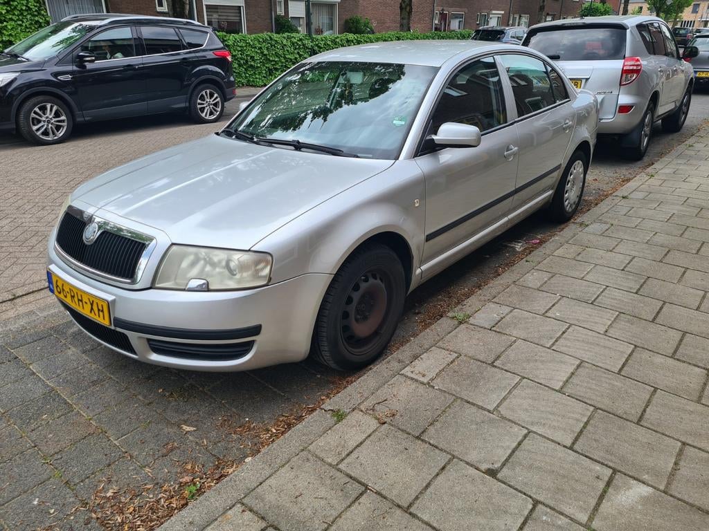 Skoda Superb 2.0 85KW 2005 Grijs, Auto's, Skoda, Particulier, Superb, Benzine, D, Sedan, Handgeschakeld, Origineel Nederlands