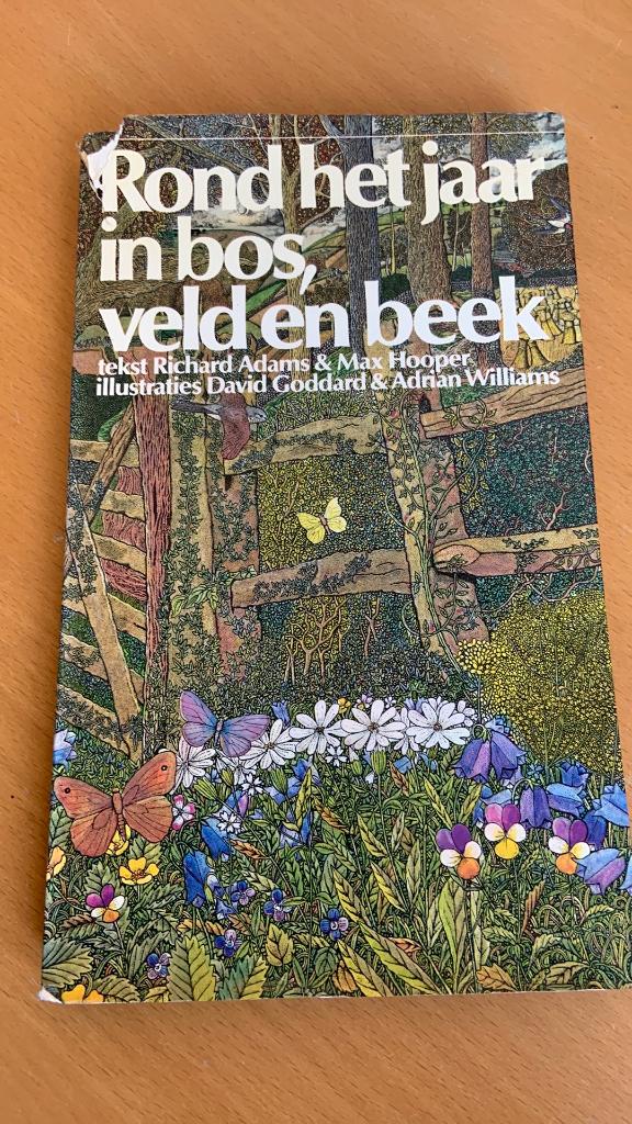 Rond het jaar in bos, veld en beek-Richard Adams-Max Hooper, Ophalen of Verzenden, Zo goed als nieuw, Natuur algemeen