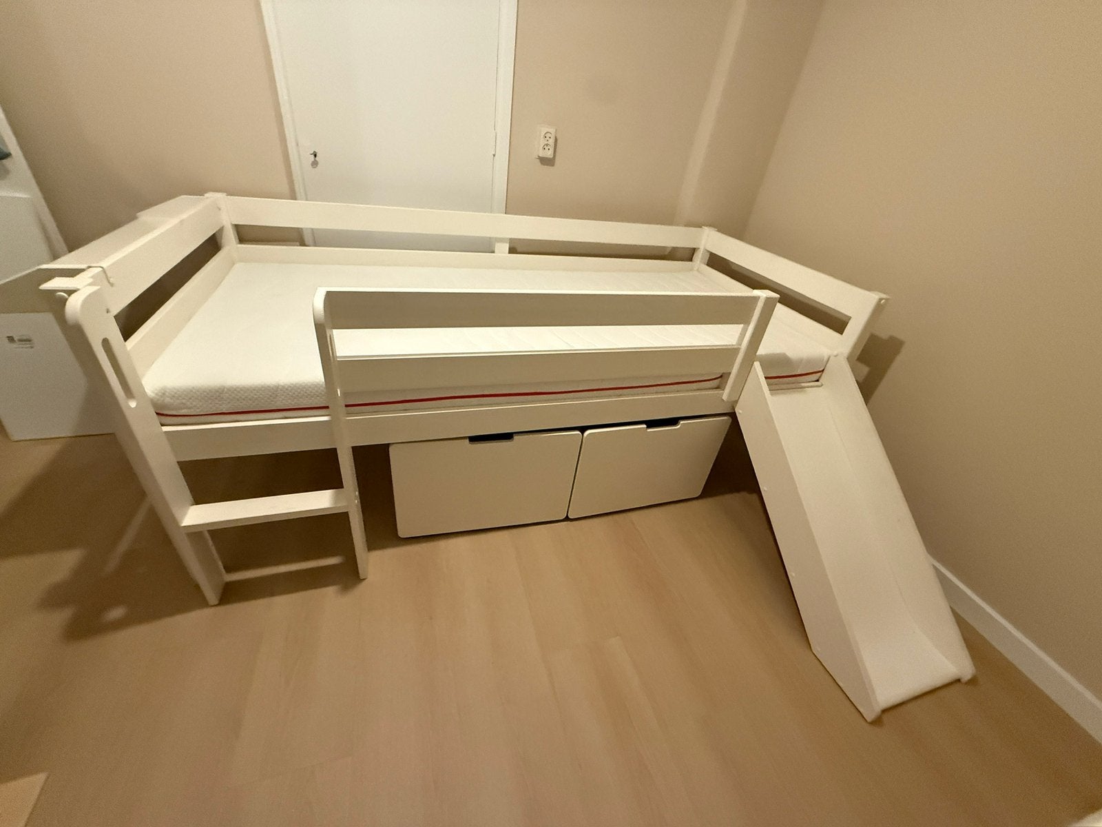 Eenpersoonsbed met lades 90x200, Ophalen of Verzenden, Zo goed als nieuw