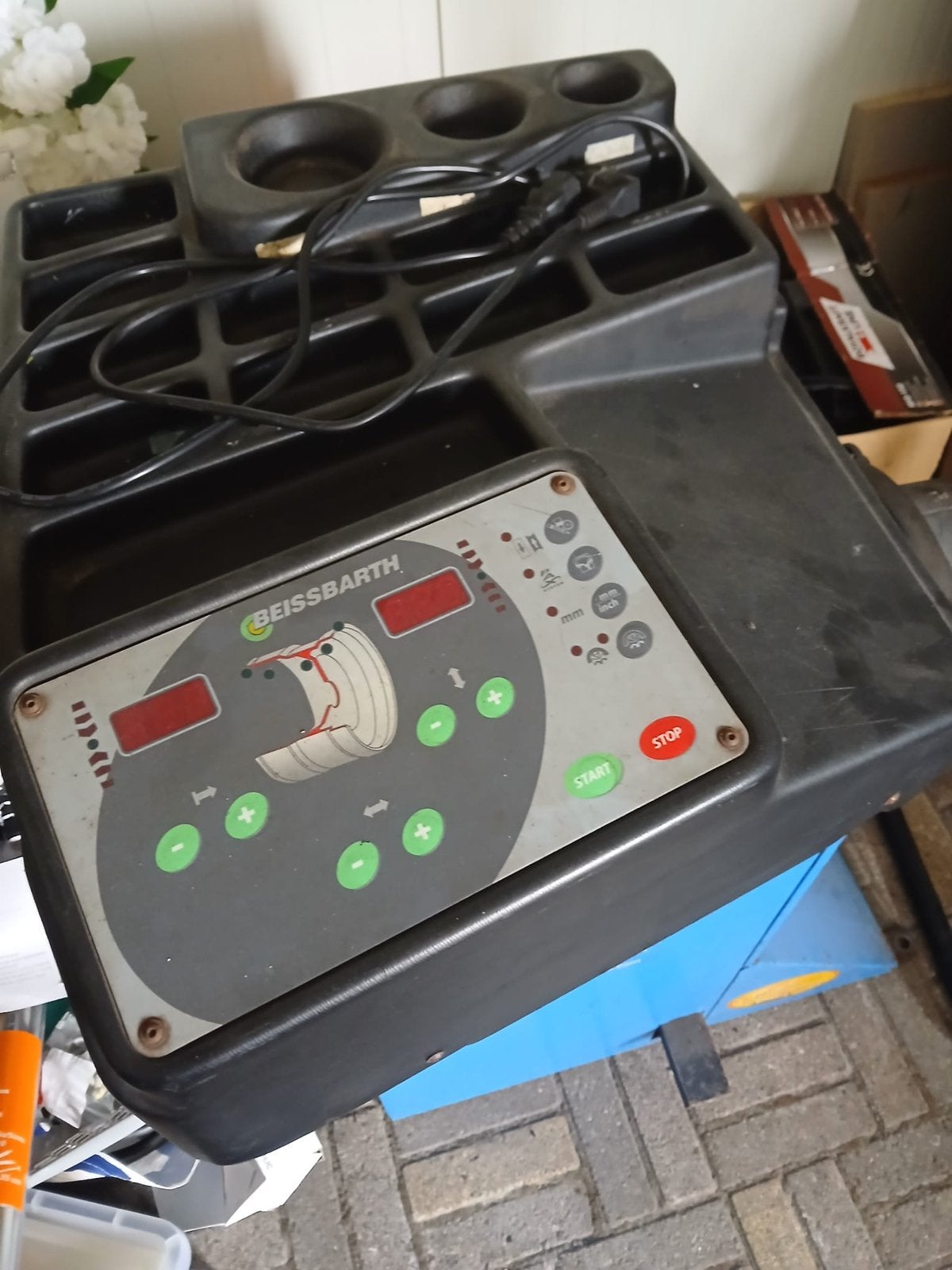 Beissbarth Microtec 825 Balanceermachine, Ophalen, Gebruikt