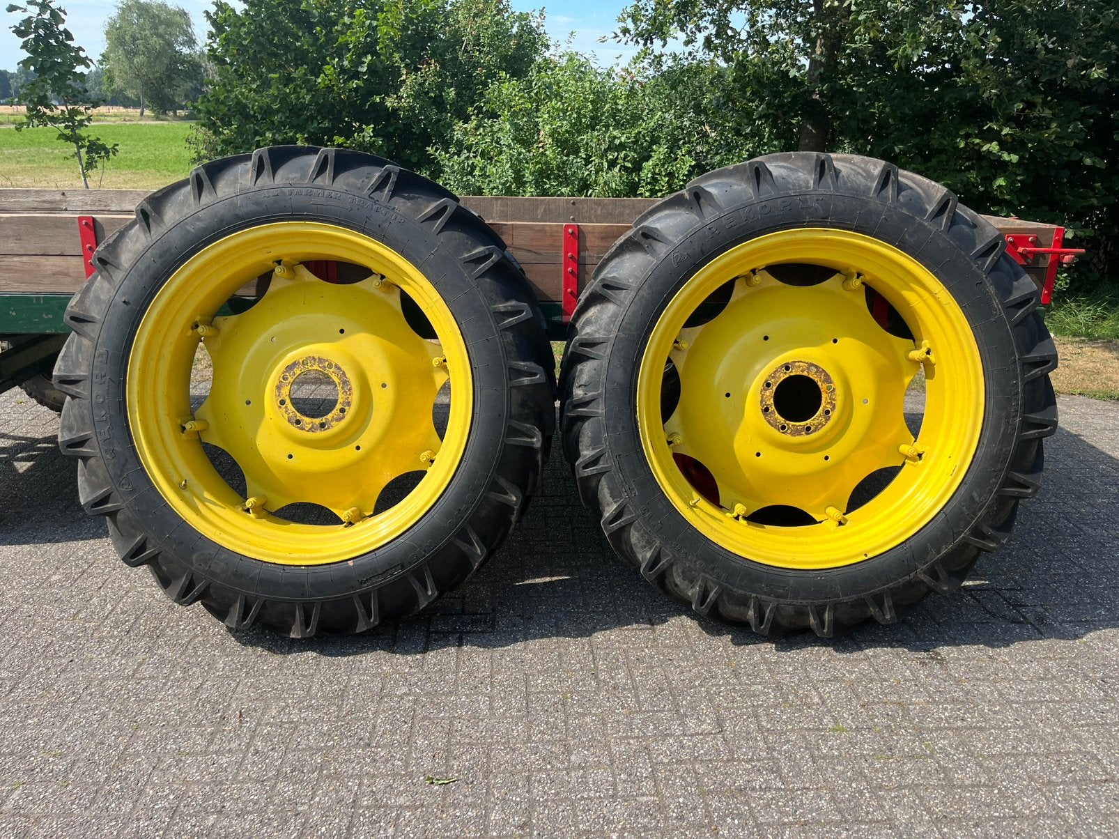 John Deere velgen 13.6/38 dubbellucht 38”, Zakelijke goederen, Ophalen