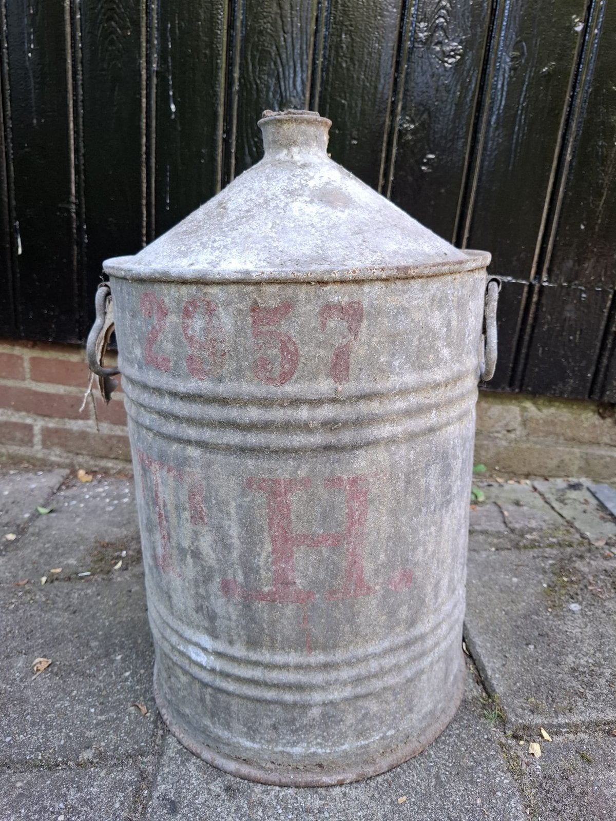 Vintage vat met nummer, Ophalen