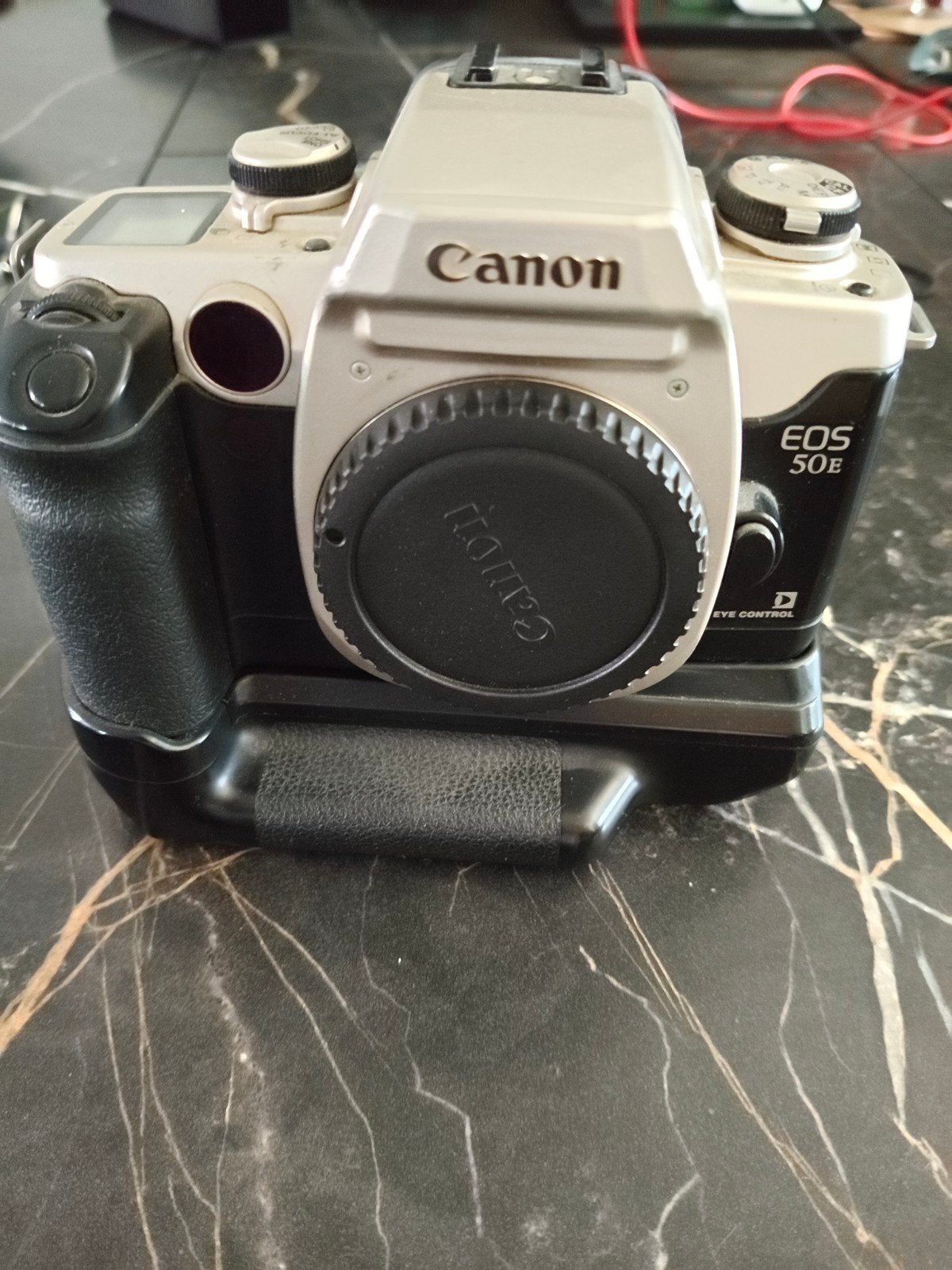 Canon EOS 50E Spiegelreflexcamera + Canon batterypack, Ophalen of Verzenden, Spiegelreflex, Canon