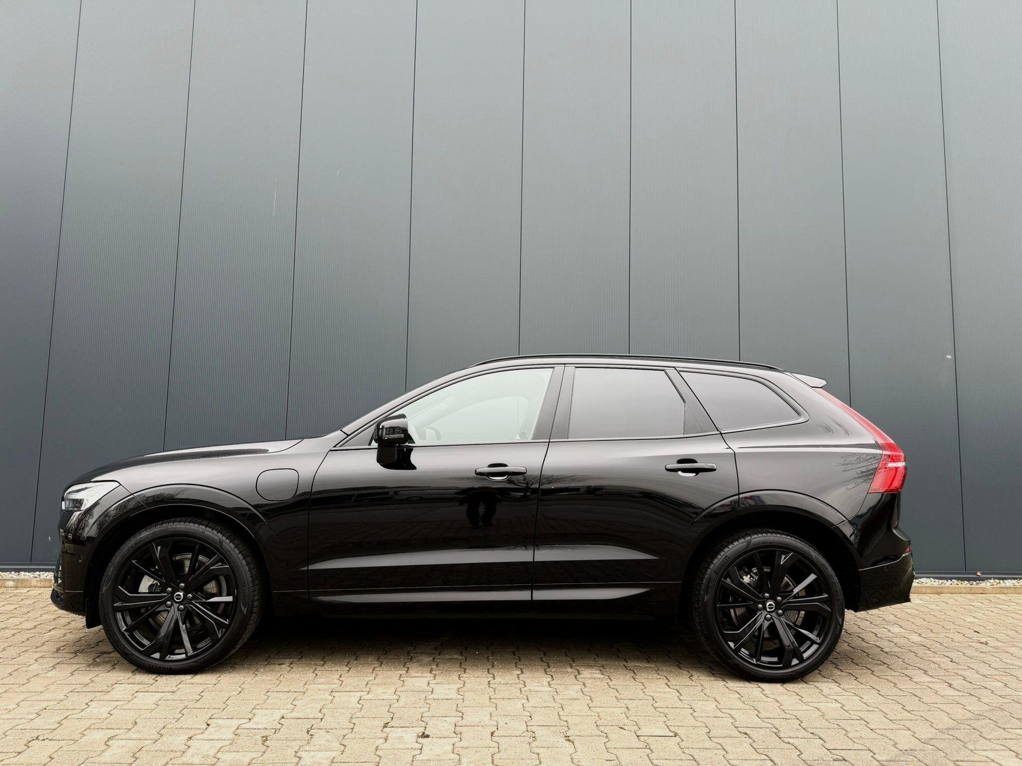 Volvo XC60 2.0 T8 hybrid AWD Ultimate Black Edition B&W Tr.h, Auto's, Automaat, Gebruikt, Euro 6, 4 cilinders