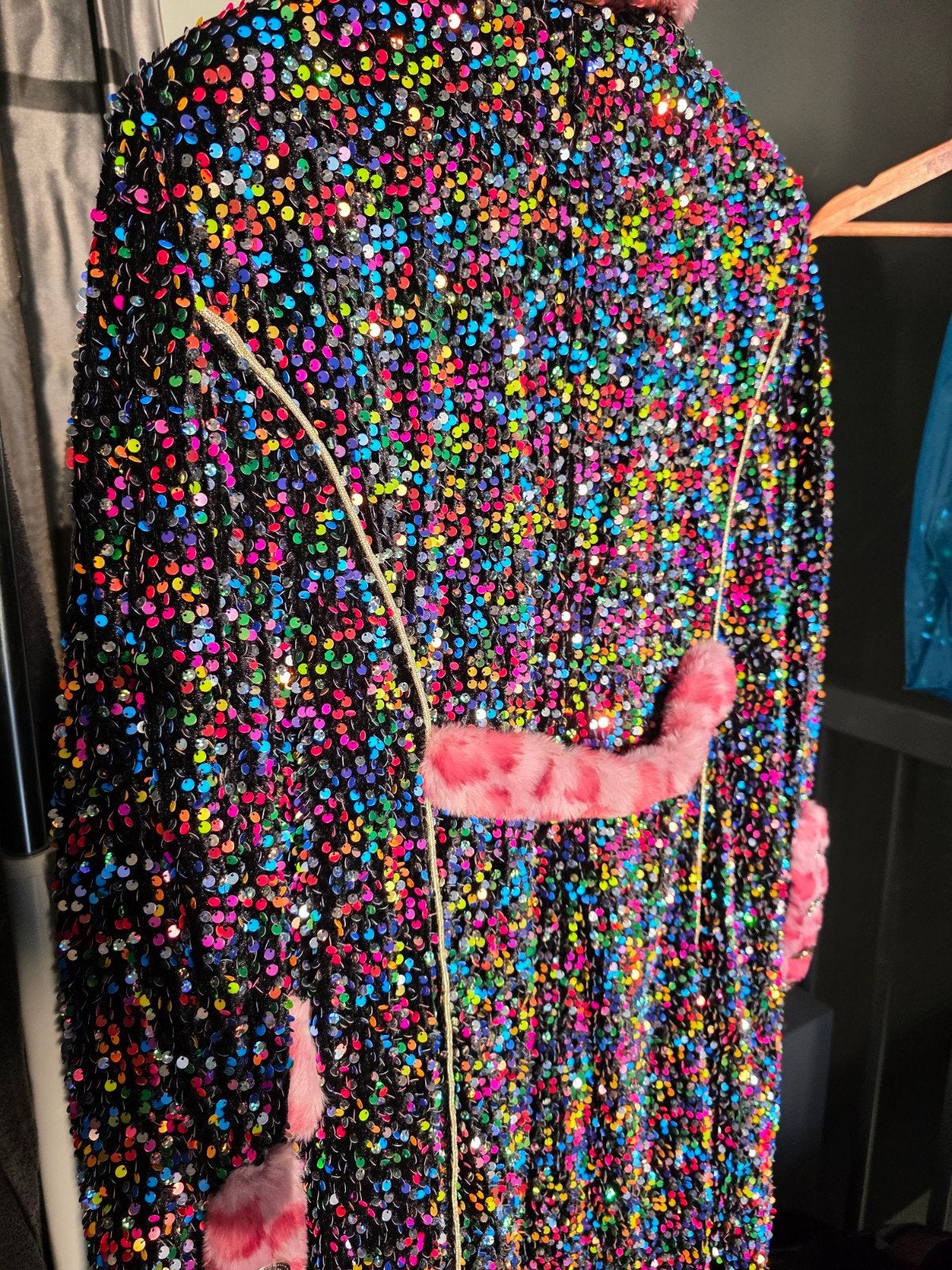 Opvallende paillettenjas met roze bont, maat 5XL, Ophalen, Carnaval, Maat 46/48 (XL) of groter, Onbekend