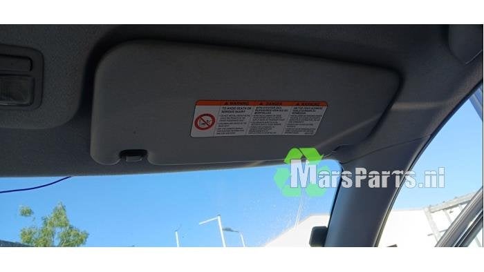 Zonneklep van een Mitsubishi Outlander