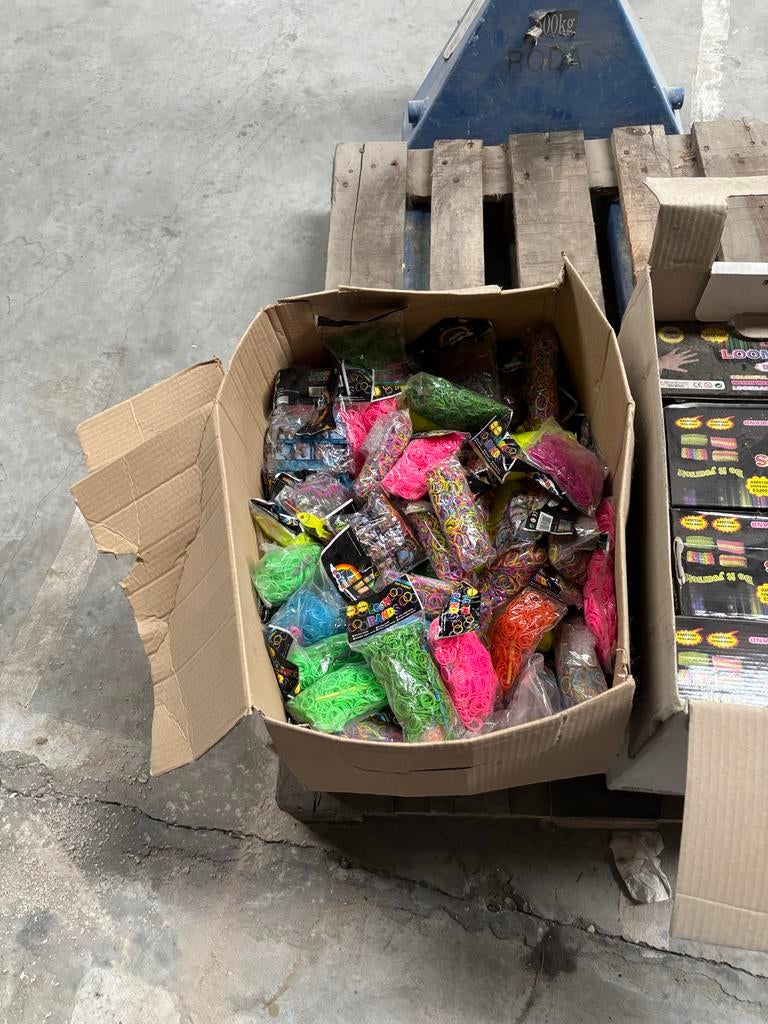 Grote partij Loom Bands en knutselbenodigdheden, Ophalen of Verzenden, Zo goed als nieuw
