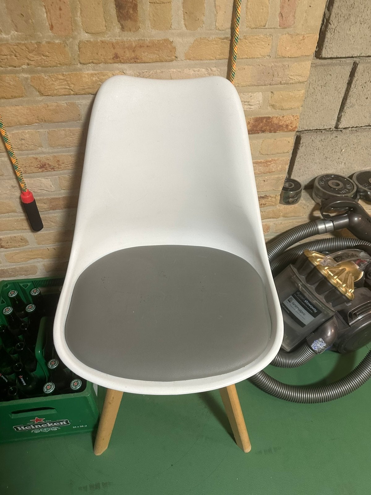 Gratis af halen 2 stoelen, Huis en Inrichting, Stoelen, Ophalen, Gebruikt, Wit