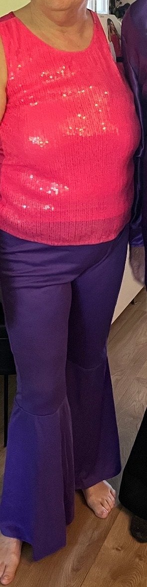 Paars disco kostuum met roze pailletten top, Carnaval, Maat 42/44 (L), Ophalen of Verzenden, Zo goed als nieuw