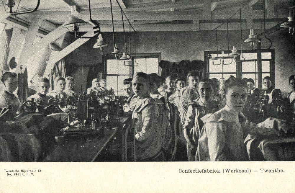 Confectiefabriek Twenthe, Werkzaal (1900s) Ansichtkaart, Ophalen of Verzenden, Voor 1920, Ongelopen, Overijssel