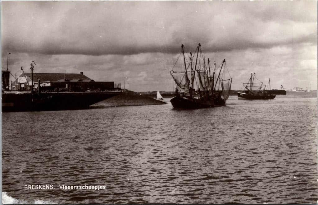 Breskens - 9 ansichtkaarten dorpsstaat haven luchtfoto etc.