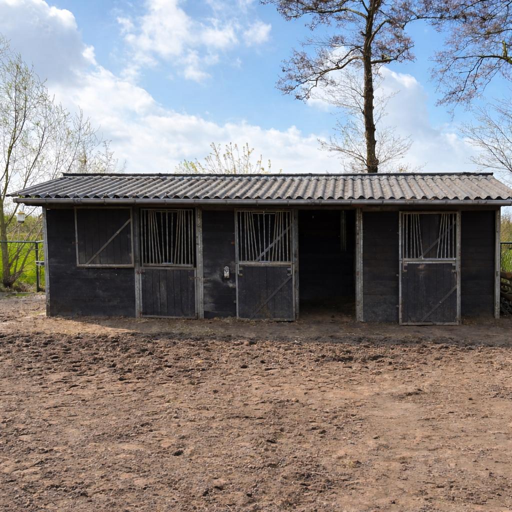 Buitenstallen , 3 paardenstallen incl toebehoren! 9-3meter, Stalling, 2 of 3 paarden of pony's