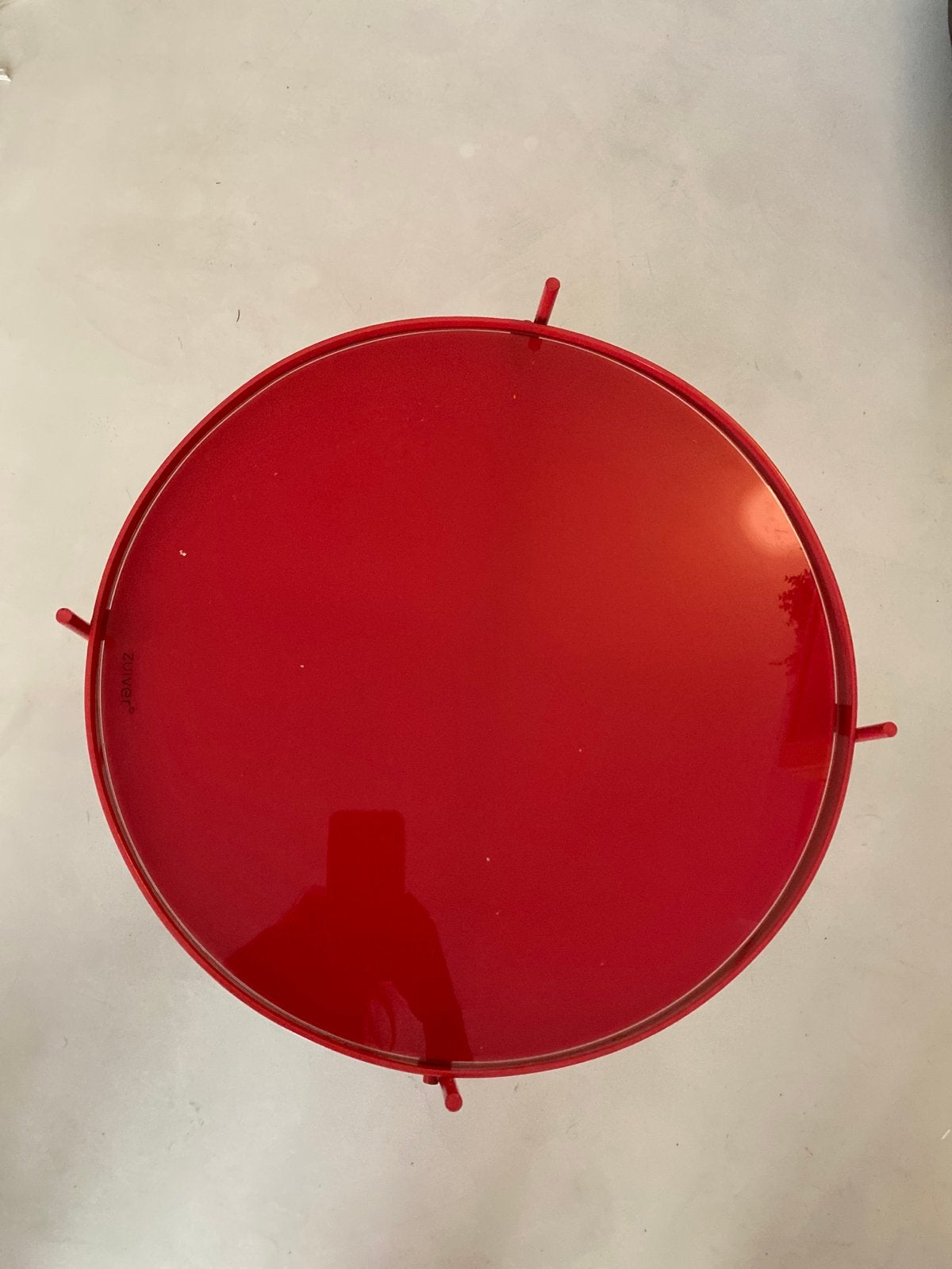 Ronde rode bijzettafel van Zuiver, Minder dan 55 cm, Metaal of Aluminium, Rond, Zo goed als nieuw